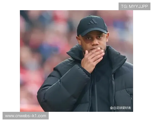 拜仁将士参与慕尼黑啤酒节，主帅孔帕尼与球员体验当地传统活动。